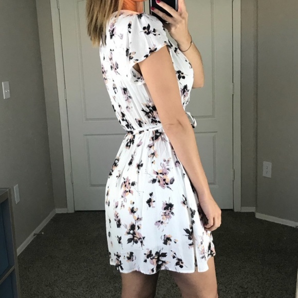 -Ivory Floral Wrap Dress- - Picture 3 of 5